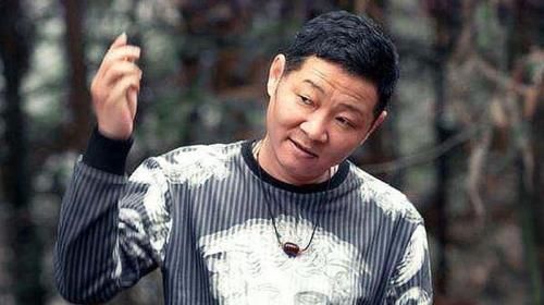 在希望的田野上|张国立的两位好搭档：三德子养鸡身价过亿，消失20年的法印去哪了