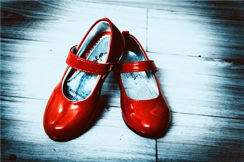 事件|欧洲“红舞鞋”事件，400人在街头跳舞，直到力竭而亡，原因成谜