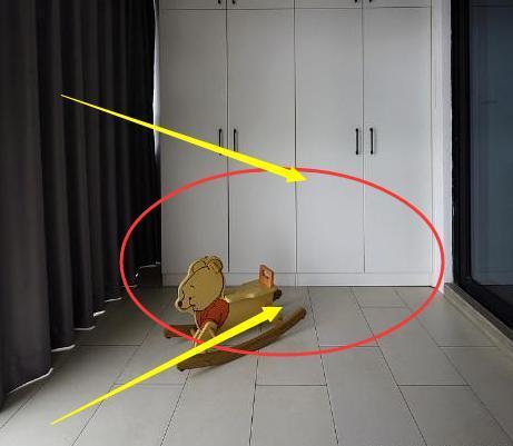 阳台别|阳台别''空置''了,在一面打造柜子,实用性又高还美观省钱