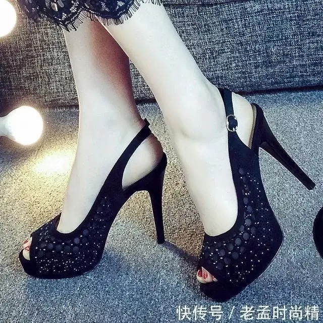 矮个子 矮个子女生最爱这8款粗跟凉鞋,显高显瘦又舒适,穿上秒变大长腿