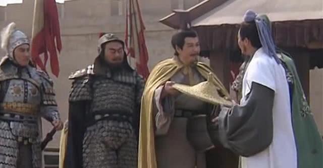 支持|刘备在称帝前属于打不垮的小强之一，背后是谁在支持他前进？