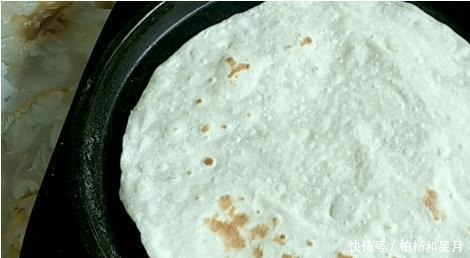 妈妈用了30年的单饼配方，柔软筋道，凉了不硬，配上炸豆角，香