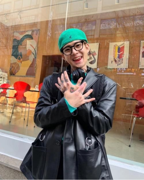  渔夫帽|冬季穿搭要想出彩帽子选择很关键，毛绒帽保暖时髦，渔夫帽休闲帅气