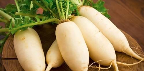  口气|口气大舌苔黄，这是胃热口臭，需清胃火养肠胃，3种食物来帮你