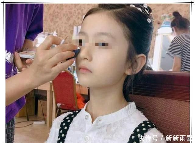 宝妈|13岁女儿偷偷开直播化浓妆,宝妈发现后怒骂,网友好好引导吧