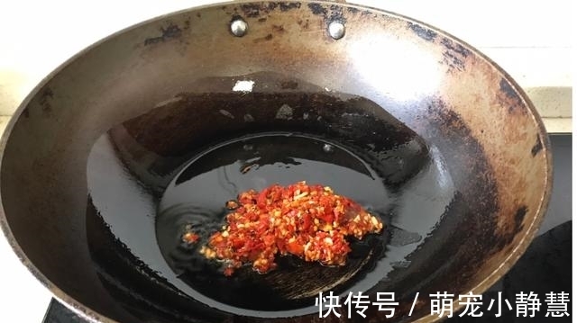 这种水果,皮比肉宝贵多了,可惜很多人不知,总把它当垃圾丢