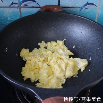  好吃到舔盘的鱼香鸡蛋，酸甜可口