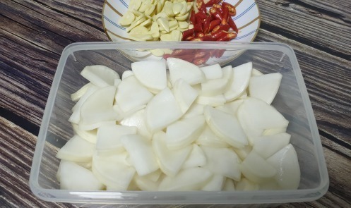 做法|五星级大酒店秘制腌萝卜做法,38元一份,酸甜微辣嘎嘣脆,学着做