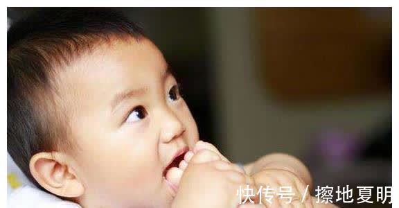 大拇指|宝宝为什么喜欢吃手?饿的可能性很小,很少有妈妈知道这3个原因