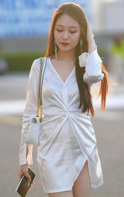 小姐姐 白色的真丝衬衫裙,穿出优雅又大方的美,感受美的纯净与美的魅力