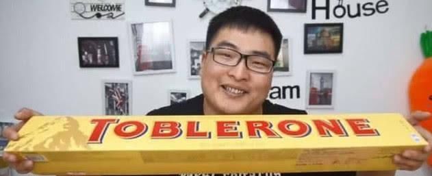 作呕|大胃王挑战9斤巧克力,1根要666元,最后的吃法令人“作呕”