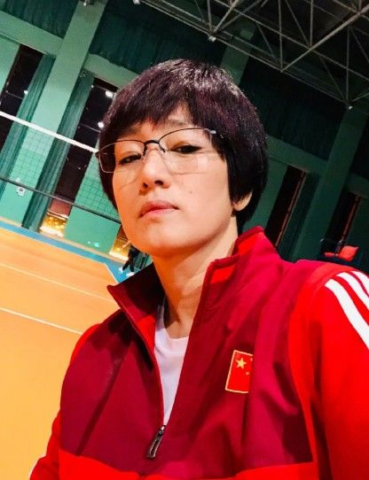 中国女排|无嘉宾、无观众的华鼎奖低调开幕，刘德华夺得影帝，巩俐封后