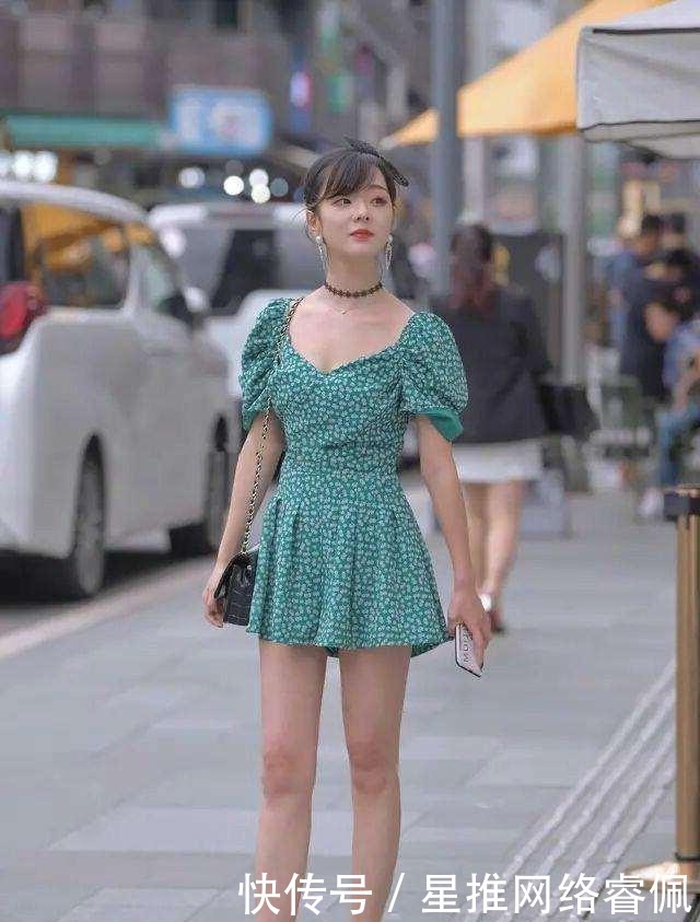 身材高挑的时尚姑娘,选择精致短裙穿搭,轻松展现出众美感