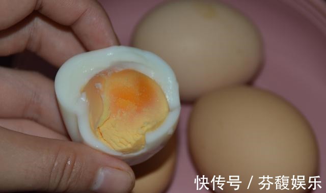 水煮鸡蛋，不用锅不用电，煮出的鸡蛋老嫩适中，真是高手再民间