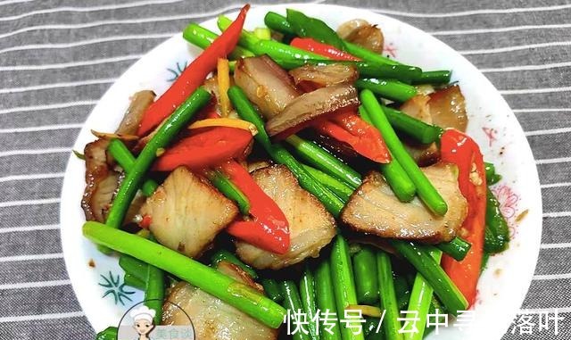 秋天，蒜苔和它绝配，越冷吃越香，开胃杀菌、润肠通便，提高免疫！