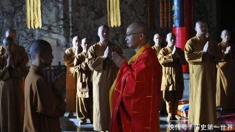 住院楼濒临倒塌，紧急将孕妇转移到罗汉寺，请看电影《一百零八》