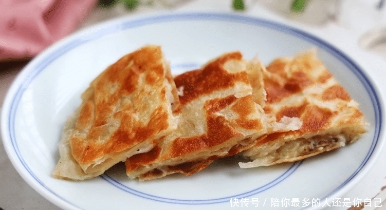 想吃香蕉饼不要出去买,教你在家做,香甜松软又好吃,5分钟出锅