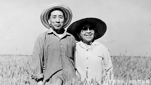 同床|丁玲:被囚禁狱中3年,与嫌疑犯同床共眠,狱中产下一名女婴