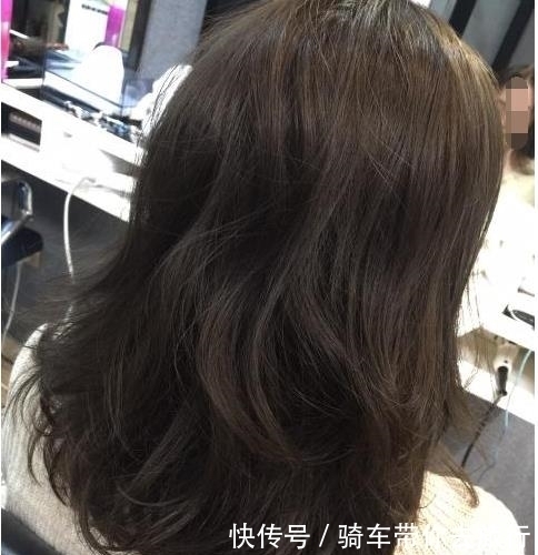 一次性筷子|女子用无数根一次性筷子烫头,看到最终的发型:见证女神蜕变