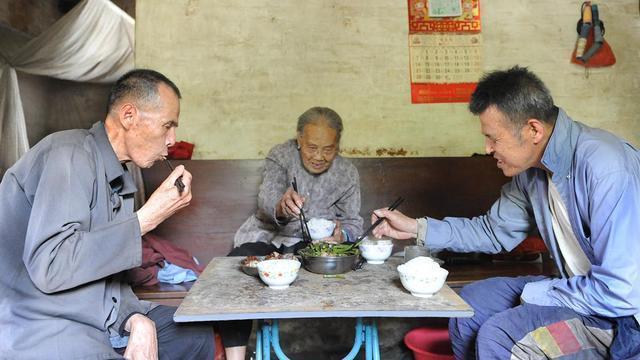 “老年臭”到底是什么50岁以后,坚持做好这些事,再老也没味