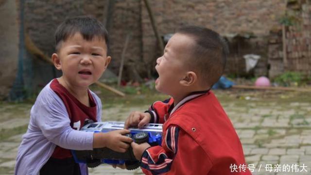 霸凌|这3种家庭养出的孩子，在学校容易成为“受气包”，父母要重视