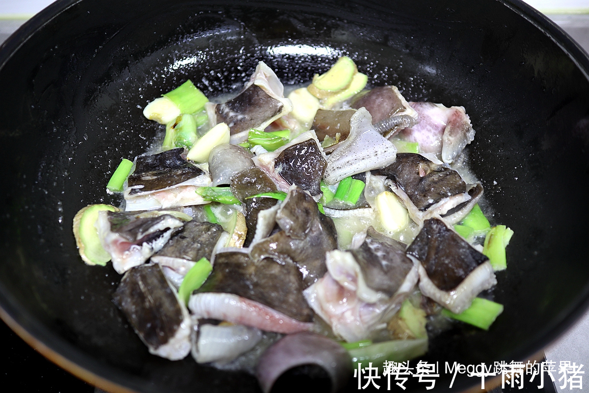 这鱼被称“老板鱼”，是魔鬼鱼的亲戚，全身无刺，鲜美不舍得挪筷