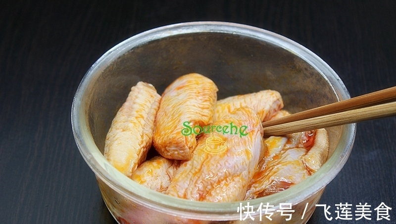外皮|教你做经典蜜汁鸡翅,皮脆肉嫩、嚼劲十足,连骨头都酥香入味