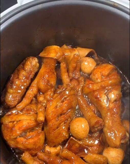 教你用|20年老厨师教你用电饭煲焖鸡,全程不用放一滴水,孩子们都爱吃!