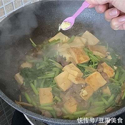 豆腐|#一口新年味，全家享佳味#蒿子杆烧小豆腐