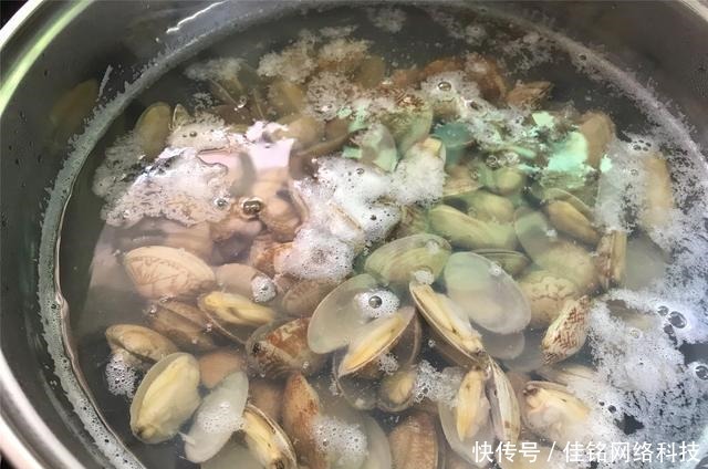 入秋后,这小海鲜最肥美,教你特色做法,鲜嫩入味,下酒又下饭