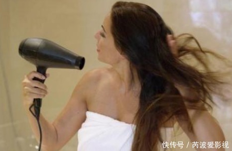 电吹风|头发洗完,“吹干”还是“自然干”?很多人掉入陷阱,难怪油得快