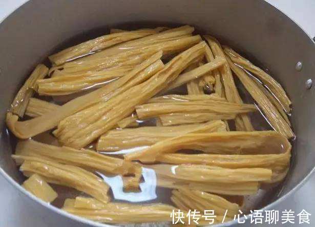 筋道|泡腐竹，别直接用水泡！再加2样，15分钟泡发，柔软筋道又好吃