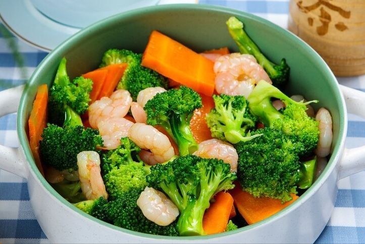 炒西兰花，焯水还是直接炒？原来弄错了做法，怪不得不爽脆不入味