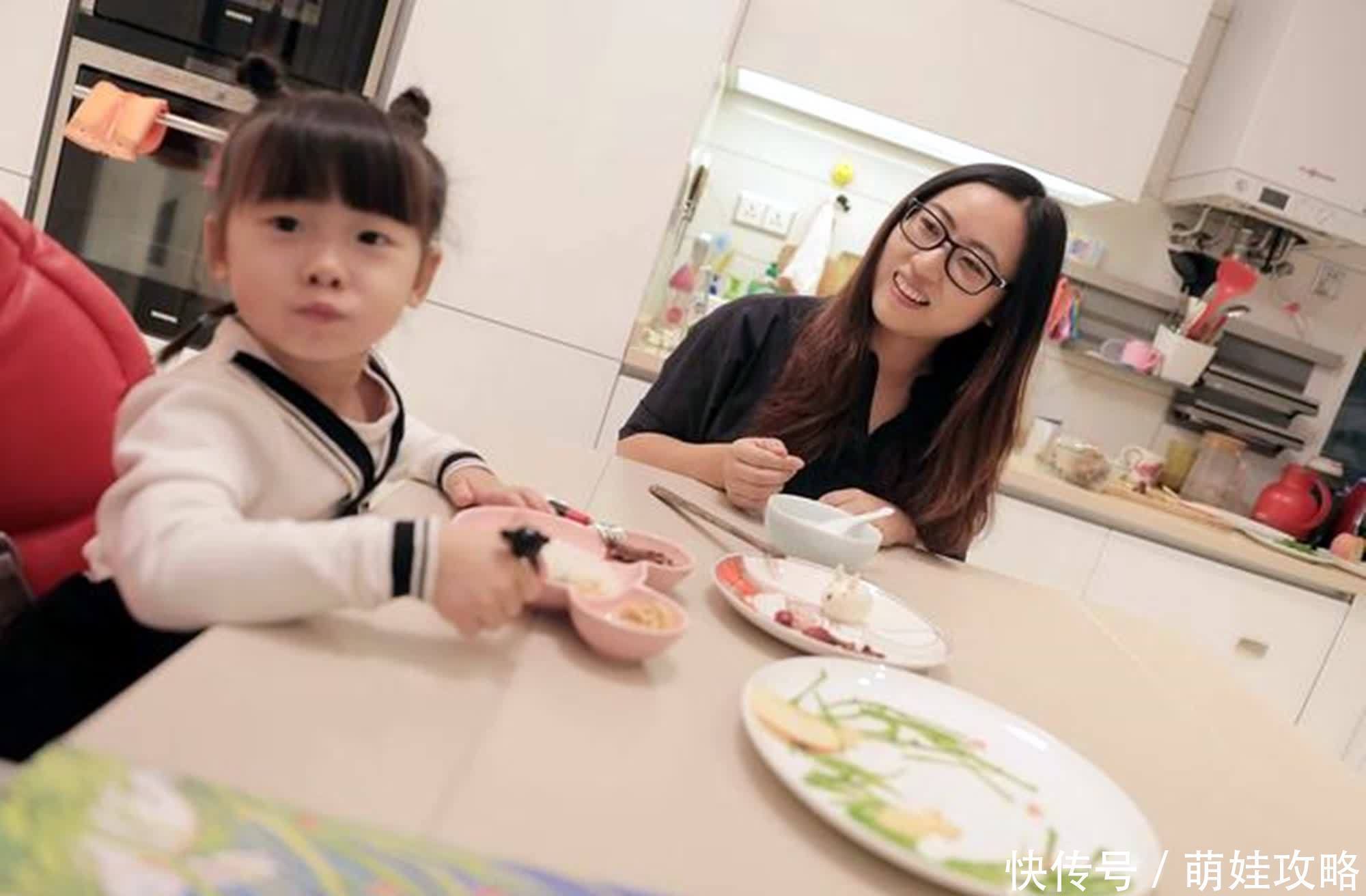 菲菲|中国妈妈常做的三种“糊弄早餐”,看似省事有营养,实则害娃不浅