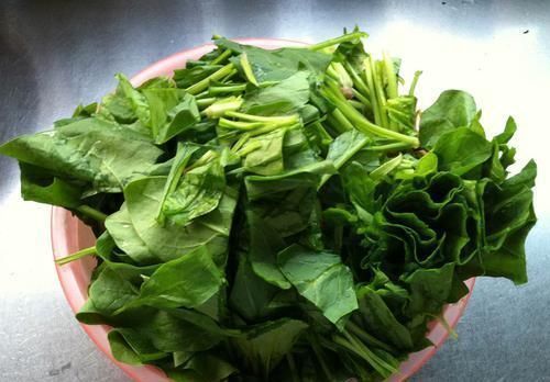 乌骨鸡|女人气血不足老得快？多吃这几样食物，让你面若桃花更显年轻