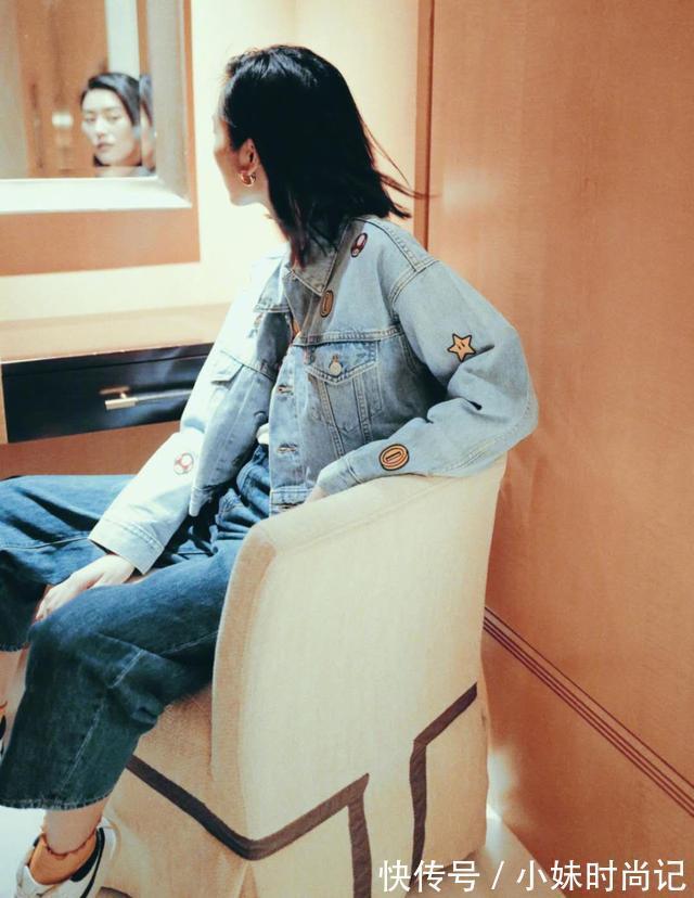 刘雯 刘雯衣品太高级,浅色牛仔夹克搭牛仔阔腿裤魅力四射,不愧是超模