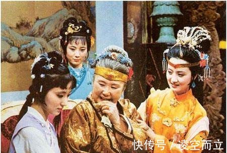 王熙凤!林黛玉进贾府,此处细微之中显神韵,你看出来了吗