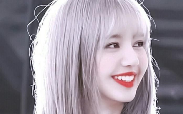 同时期出道,8年后一个是导师,一个却是学员,脸上表情太真实