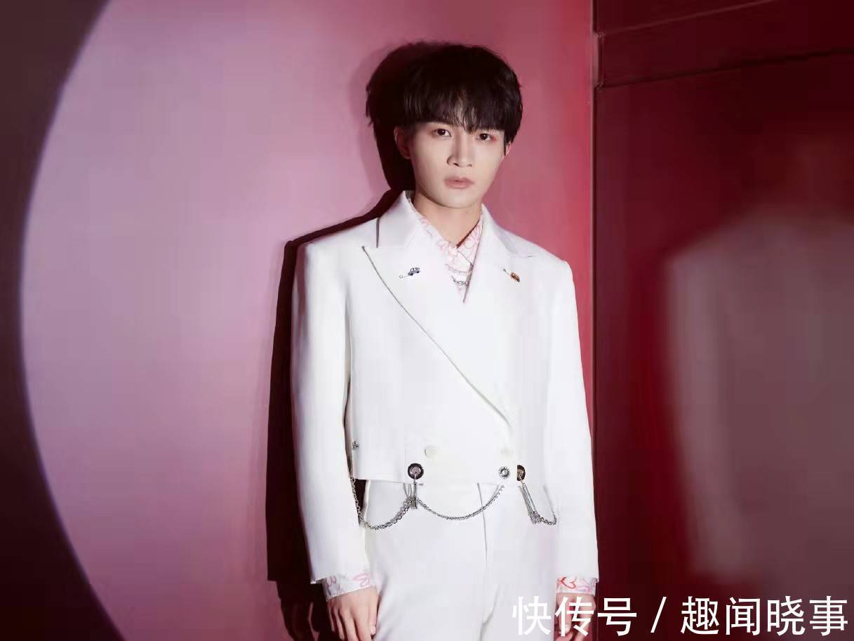 深深期待,期待深深,實(shí)力唱將周深加盟浙江衛(wèi)視《天賜的聲音》第三季