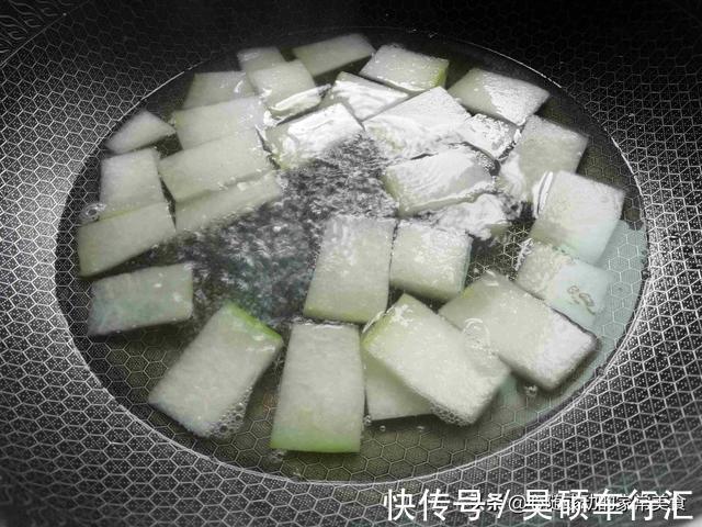 节食减肥|30岁自律女人的轻断食晚餐,在朋友圈走红,网友:这么吃想胖都难