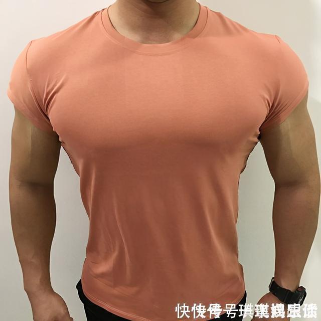 呲牙|健身男孩太壮了,穿上衣服都藏不住,怎么做到穿衣显瘦、脱衣有肉