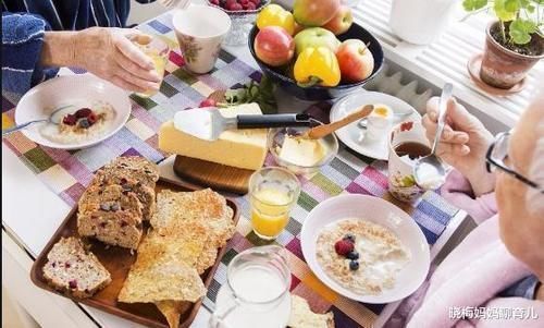发育|中国老人的“糊弄式早餐”,正在影响孩子发育,父母要及时阻止