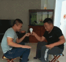 |搞笑GIF趣图:不用明说,相信大家心里已经明白怎么回事了