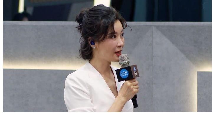 《導(dǎo)演請指教》開播！吳鎮(zhèn)宇說話引熱議，郝蕾跟王晶不敢茍同！