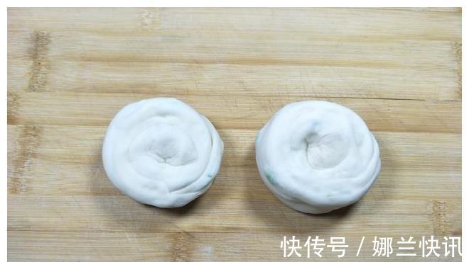 早餐别出去买了，教你1款懒人鸡蛋饼，不用发面，营养好吃