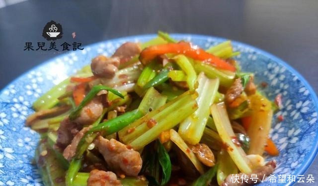春天,用这菜炒肉,鲜香肉嫩,好吃又入味