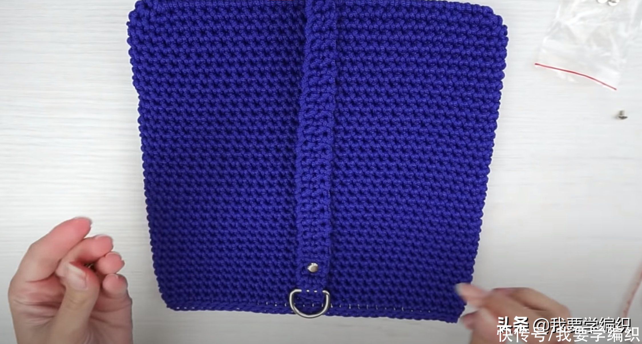 小包|洋气的链条小包自己就能钩一个,折叠链接包教程,容量一点也不小