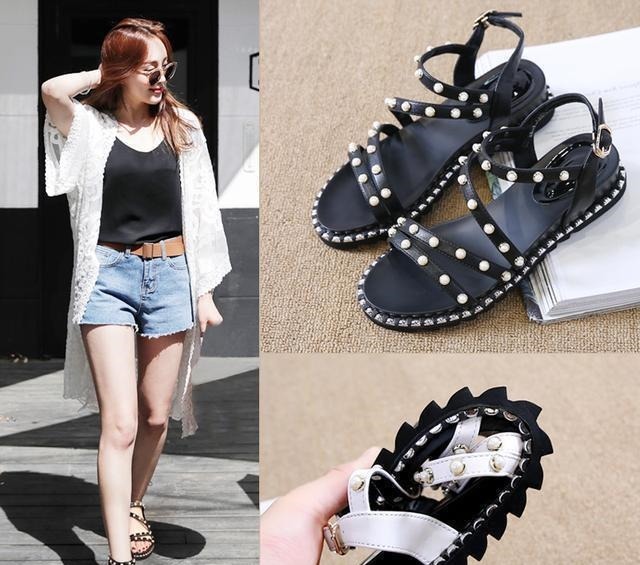 时尚 漂亮女人要懂得拒绝平庸,今年流行铆钉凉鞋,分分钟“扎”你心