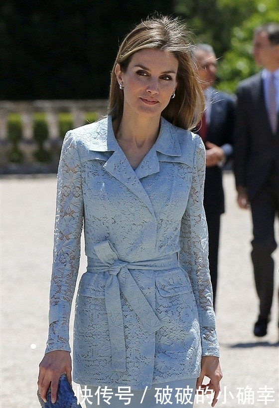 西班牙王后“单色”穿搭华贵又大气!黑色造型特别有范儿,真华贵