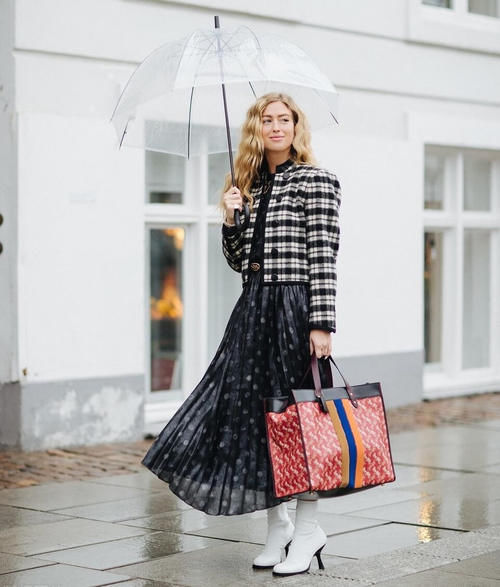 小香风外套是什么？就是这种花呢镶边小外套，穿上时尚优雅有气质